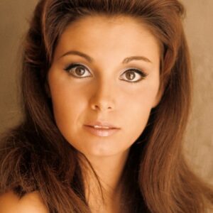 تصویر هنرمند Victoria Vetri