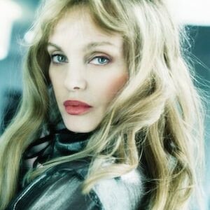 تصویر هنرمند Arielle Dombasle