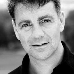 تصویر هنرمند Alexander Hanson