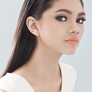 تصویر هنرمند Myra Molloy