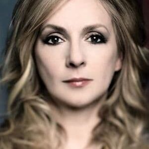 تصویر هنرمند Maire Brennan