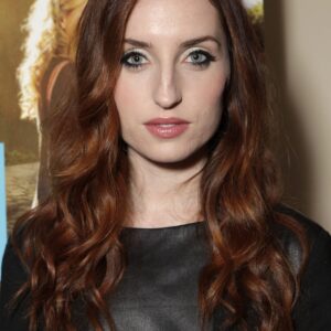 تصویر هنرمند Zoe Lister-Jones