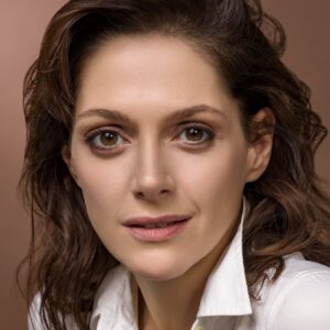 تصویر هنرمند Klára Issová