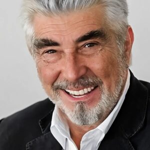 تصویر هنرمند Erdal Özyağcılar