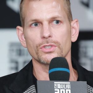 تصویر هنرمند Matthew Douma