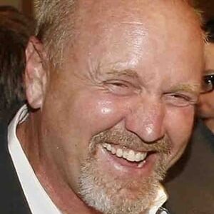 تصویر هنرمند J. Michael Riva