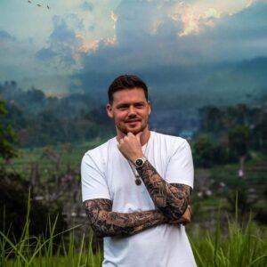 تصویر هنرمند Lewis Raymond Taylor