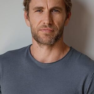 تصویر هنرمند Brett Tucker