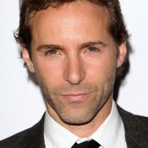 تصویر هنرمند Alessandro Nivola