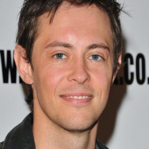 تصویر هنرمند Elliot James Langridge