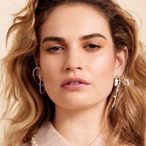 تصویر هنرمند Lily James