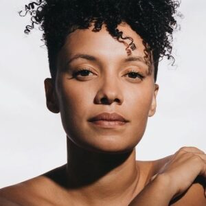 تصویر هنرمند Thais Lago