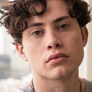 تصویر هنرمند L.J. Benet