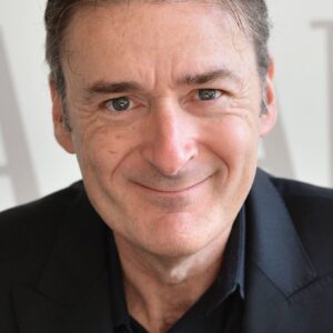 تصویر هنرمند P.J. Hogan