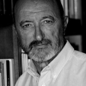 تصویر هنرمند Arturo Pérez-Reverte