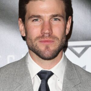 تصویر هنرمند Austin Stowell