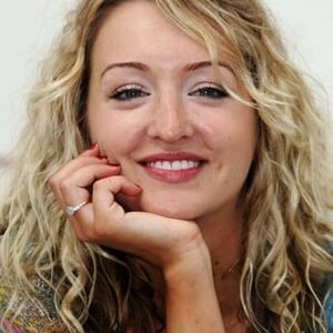 تصویر هنرمند Daisy Aitkens