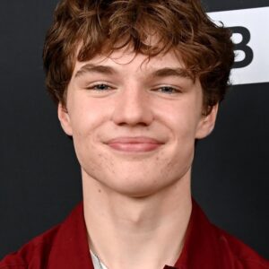 تصویر هنرمند Dylan Hughes