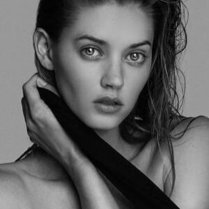 تصویر هنرمند Jenna B. Kelly