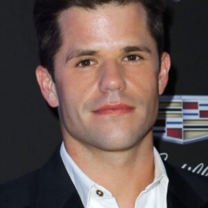 تصویر هنرمند Charlie Carver