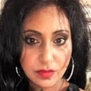 تصویر هنرمند Elena Khan