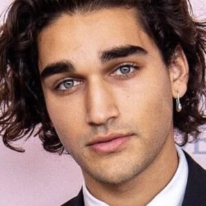 تصویر هنرمند Josh Heuston