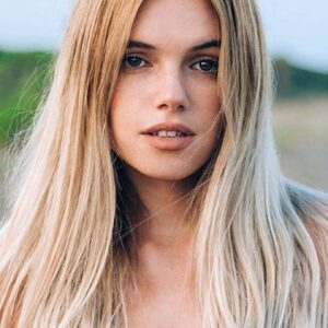 تصویر هنرمند Julianne Binard