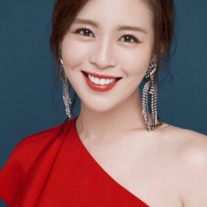 تصویر هنرمند Esther Liu