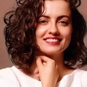 تصویر هنرمند Yolanda Corrales