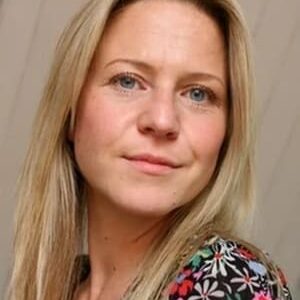 تصویر هنرمند Kellie Bright