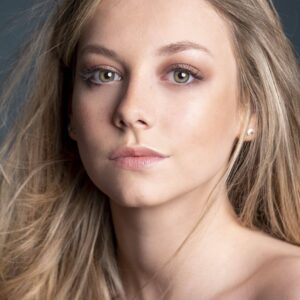 تصویر هنرمند Ester Expósito