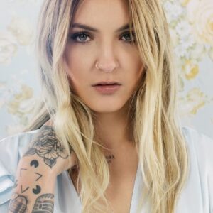 تصویر هنرمند Julia Michaels