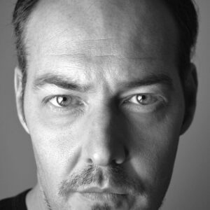 تصویر هنرمند Stuart McNeil