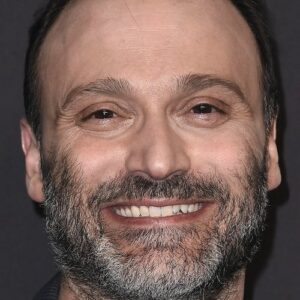 تصویر هنرمند Steven Molaro