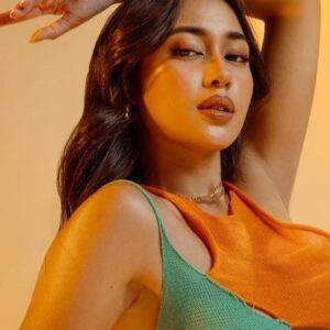 تصویر هنرمند Elle Villanueva