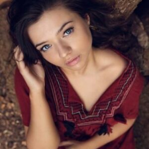 تصویر هنرمند Caitlin-Rose Lacey