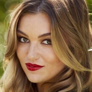 تصویر هنرمند Lili Simmons