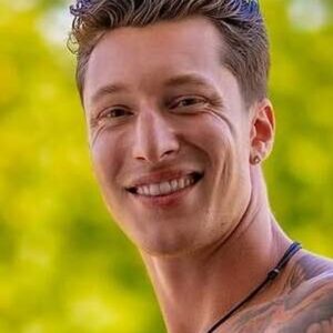 تصویر هنرمند Grant Larsen