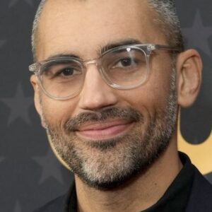 تصویر هنرمند Andrew DeYoung