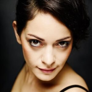 تصویر هنرمند Sezin Akbaşoğulları