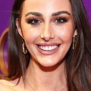 تصویر هنرمند Chloe Veitch