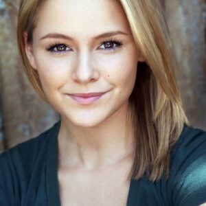 تصویر هنرمند Cassi Thomson