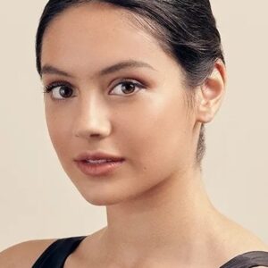 Photo of artist Indy Lewis