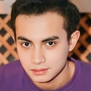 Photo of artist Omara Esteghlal