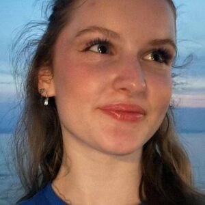 Photo of artist Laura Barbić