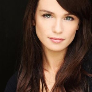 Photo of artist Gwendoline Taylor