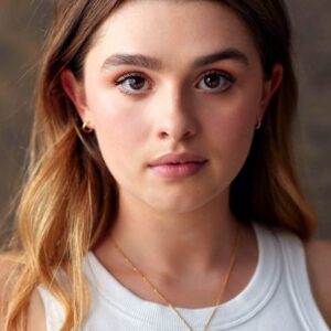 Photo of artist Antonia Robinson