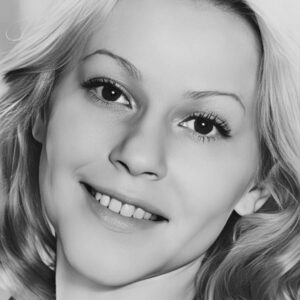 Photo of artist Anna Kamenkova