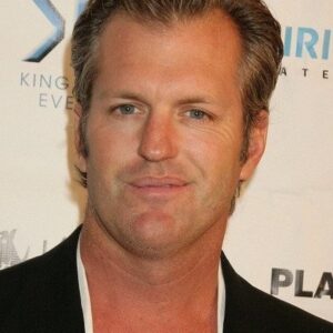 Photo of artist Dewey Weber