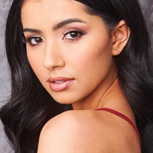 Photo of artist Amelia Henderson